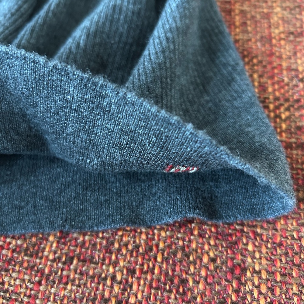 Burberry Charcoal Ribbed Beanie 100% Cashmere NWT - Picture 2 of 6